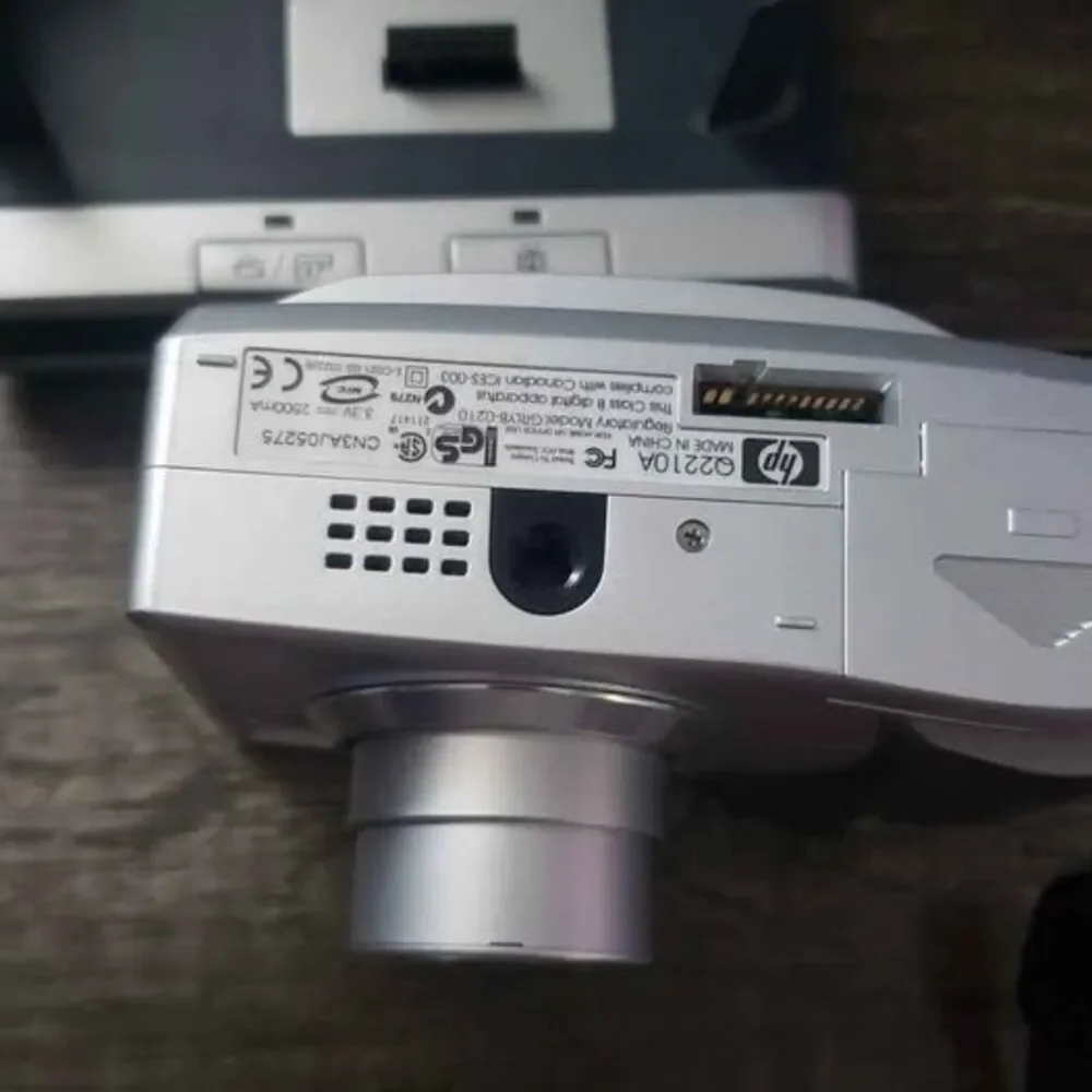 HP Photosmart 8886 Digital Camera with Dock
